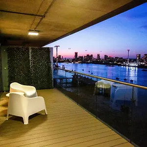 Waterfront- Greenwich O2 Arena 2 Bed Flat London
