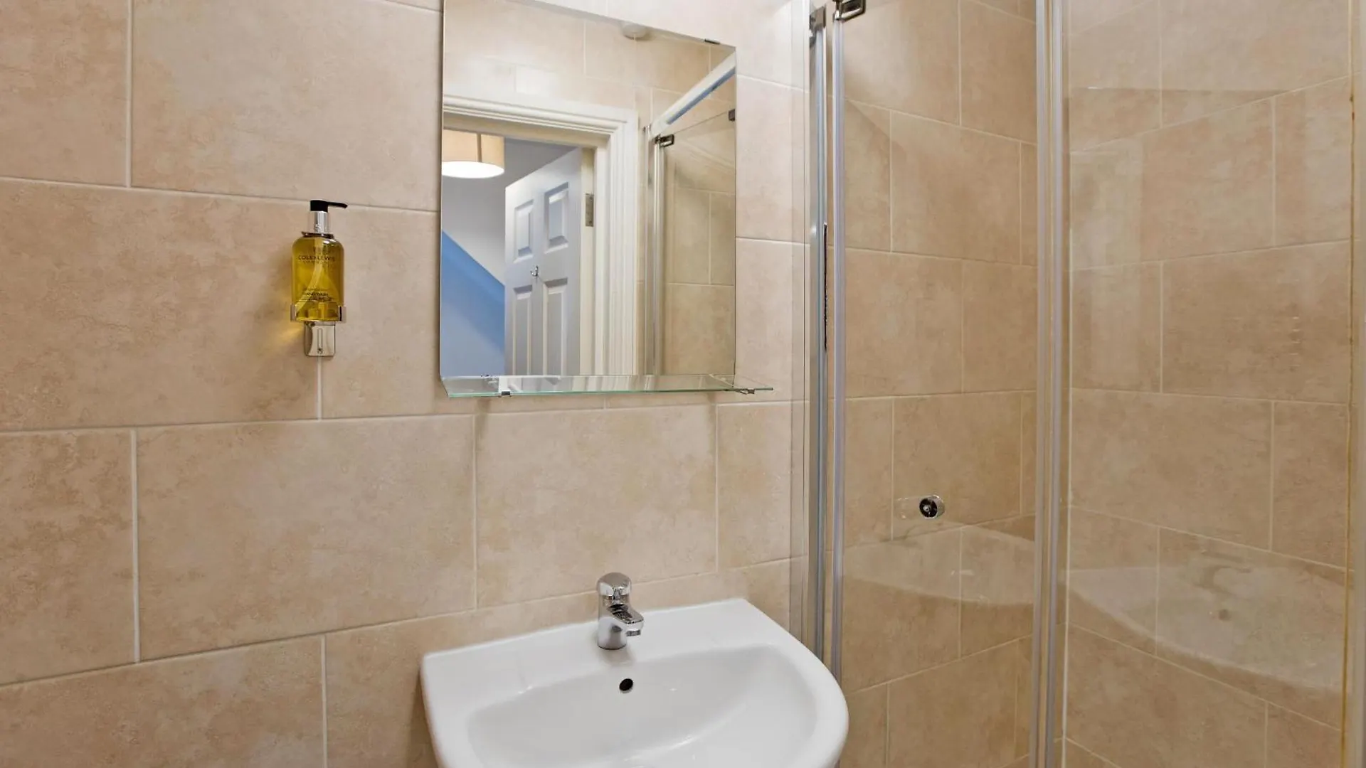 Imperial Corner House-Whitechapel Apartment London 0*,  United Kingdom